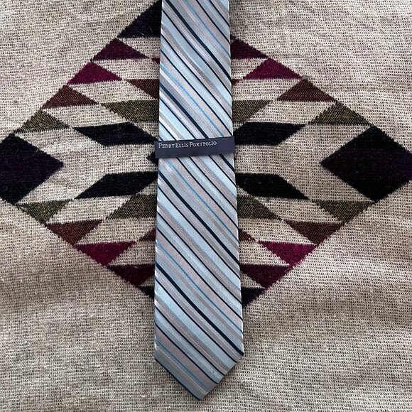 Perry Ellis Silk Tie - Picture 1 of 3